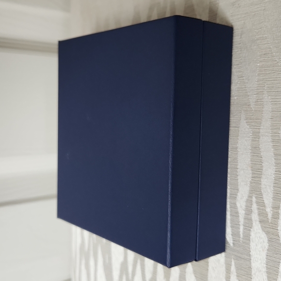 Unmarked Blue and White Empty Earring, Necklace, Jewelry box - Picture 5 of 10